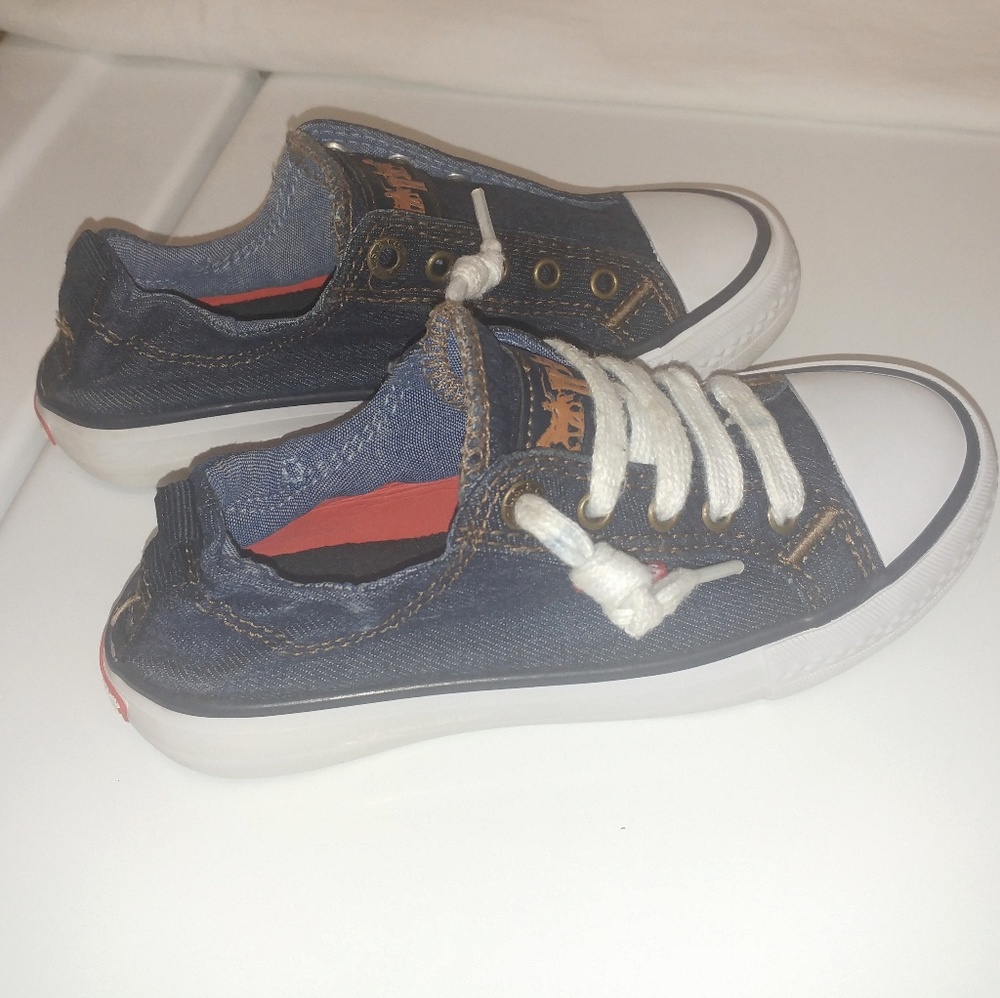 Size 12 levis sneakers